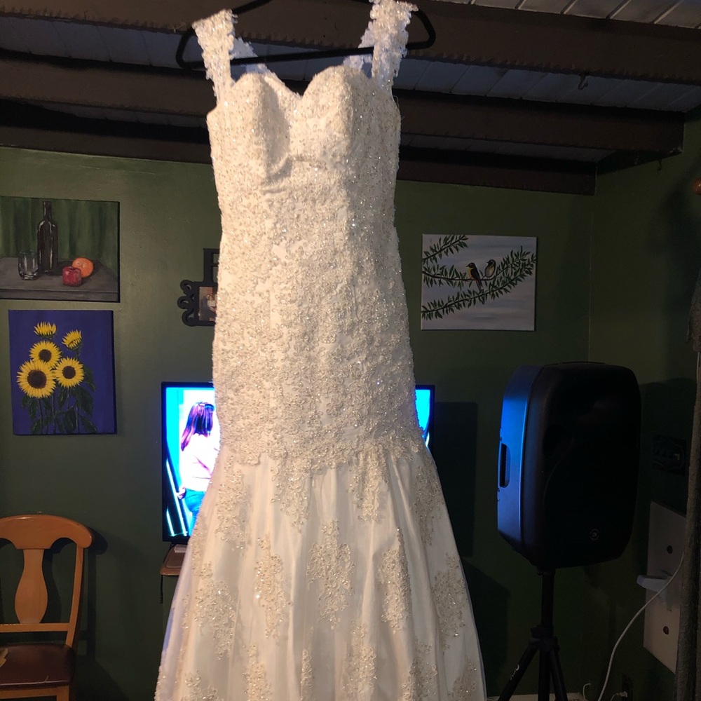Wedding dress hand embroidered